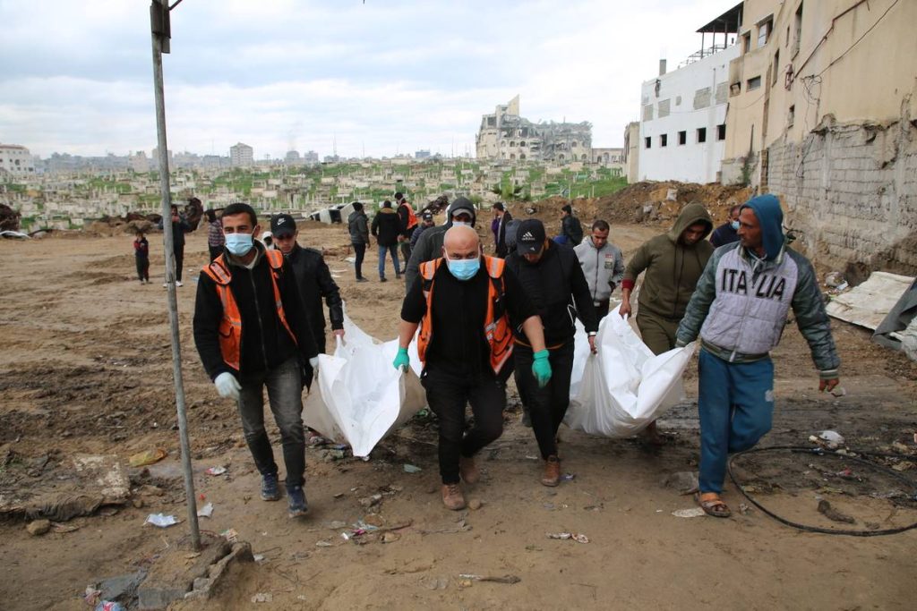 يقترب عدد موت غزة 48340 حيث يجد الفلسطينيون المزيد من الجثث في الأنقاض