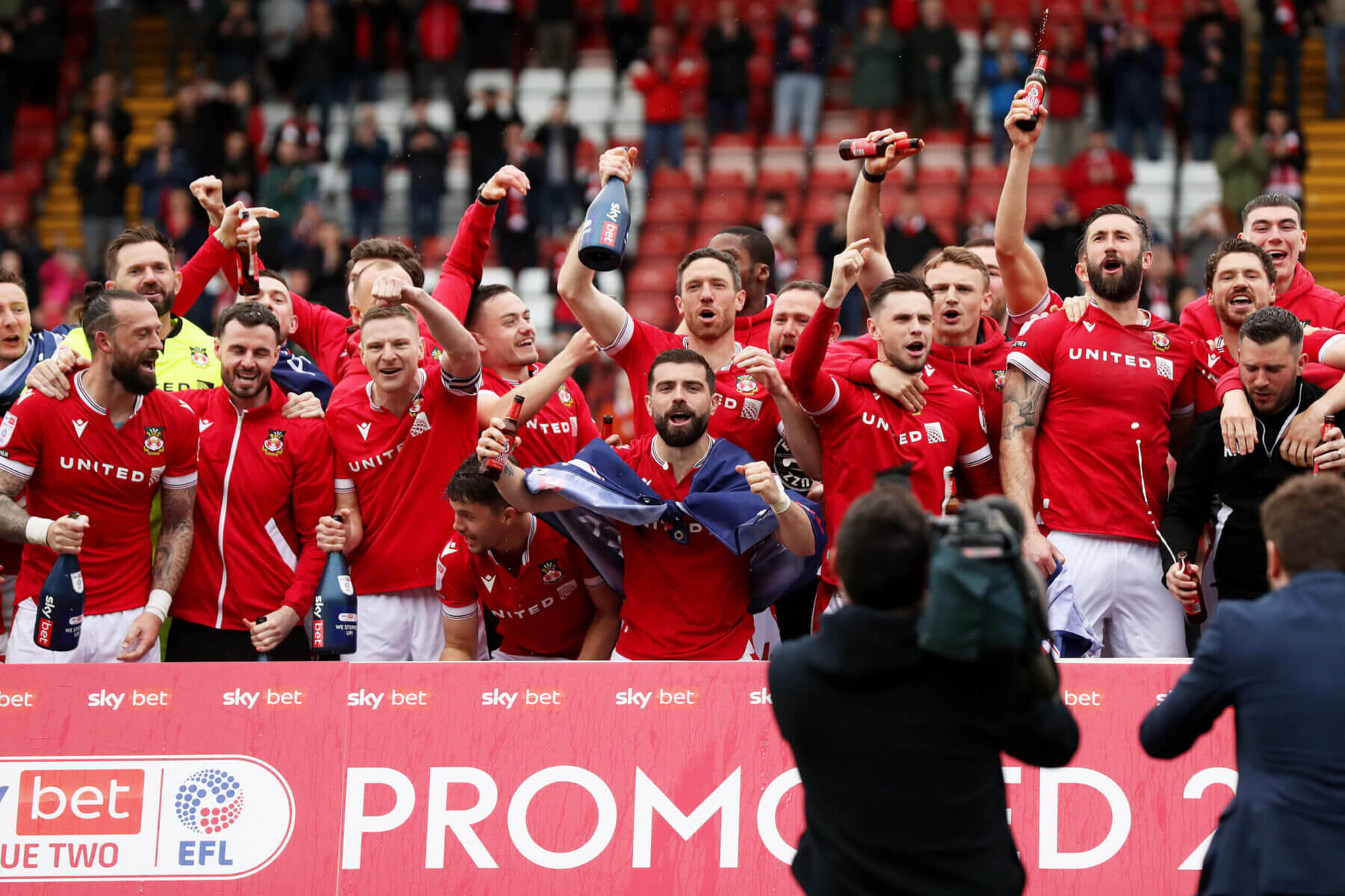 انتقل Wrexham من الدوري الوطني إلى الدوري الأول في مساحة ثلاثة مواسم (Charlotte Tattersall/Getty Images)