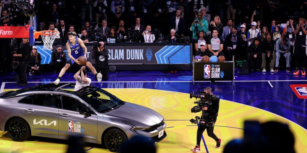 يثبت Mac McClung أن مسابقة NBA Slam Dunk لا تحتاج إلى نجوم ، مجرد عروض شغوفة