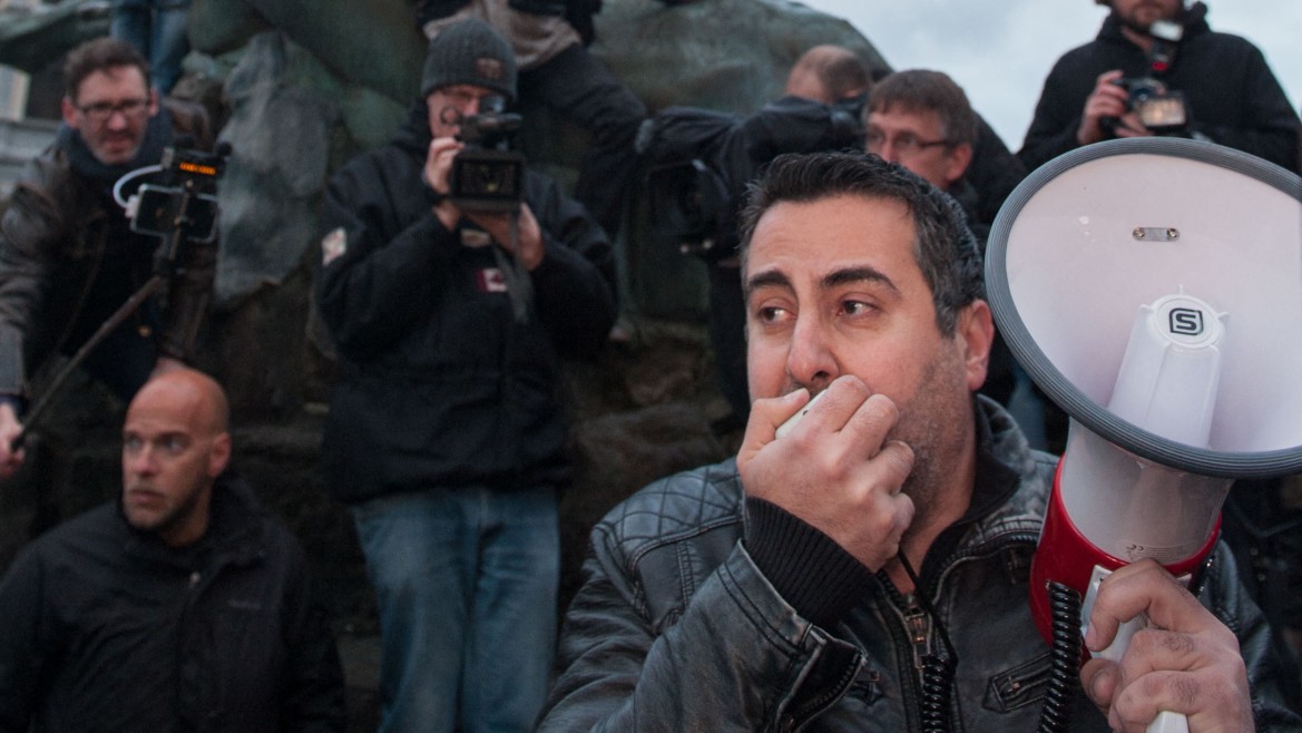 يشارك دياب أبو جهقة في احتجاج ضد العنصرية في أنتويرب في 25 مارس 2015 (صورة ملفات فرانو برس/ملف)