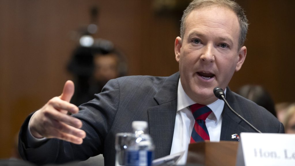 أصدرت وكالة حماية البيئة بايدن 20 مليار دولار من المنح الخضراء. الآن تريد إدارة ترامب هذا المال