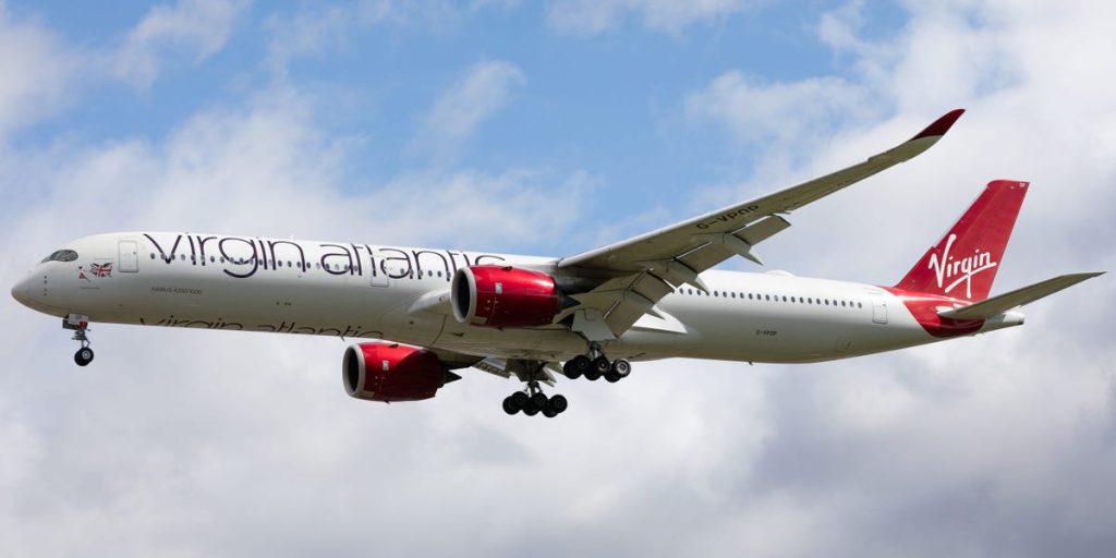 قضى الركاب 8 ساعات في رحلة عبر الأطلسي تحولت على بعد حوالي 300 ميل من أمريكا الشمالية