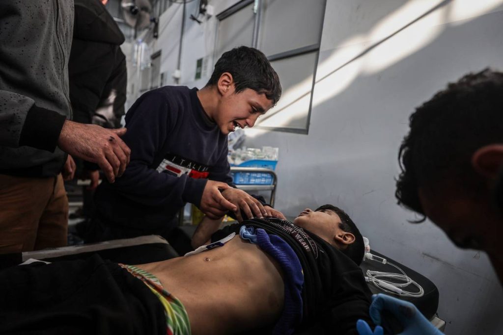 الإضرابات الإسرائيلية على غزة تقتل 27 فلسطينيين آخرين وسط الإبادة الجماعية المستمرة