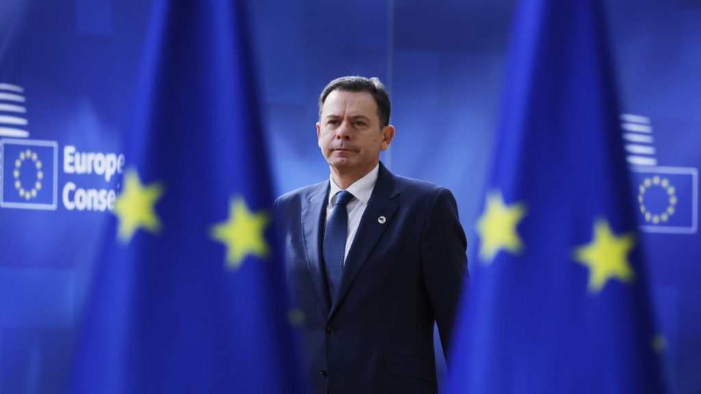 أقواس البرتغال للانتخابات الثالثة المحتملة في 3 سنوات بعد تصويت الحكومة