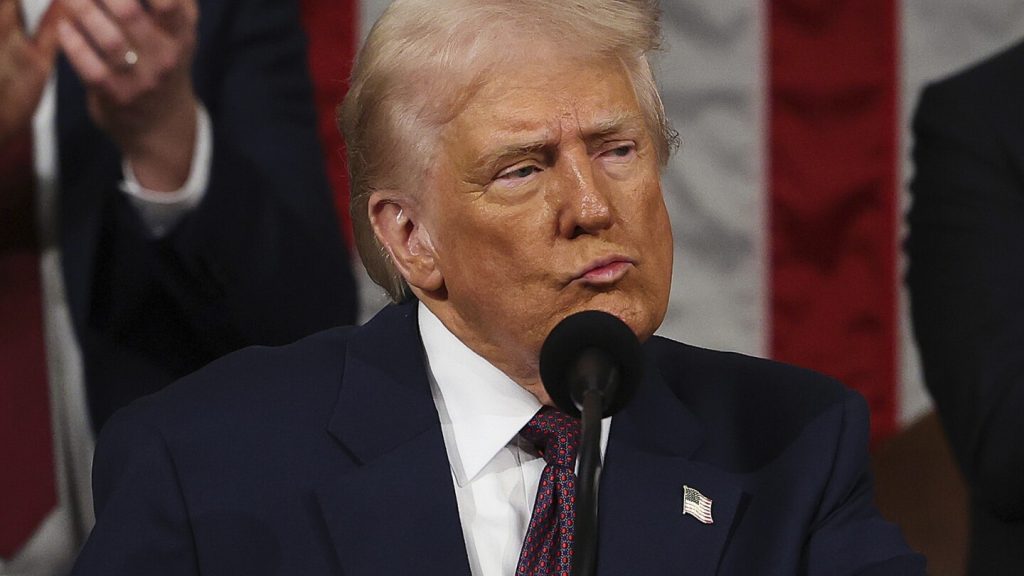 يستهدف ترامب تصاريح أمنية لمكب المحاماة بشأن الإجراءات المتعلقة بالتحقيق في روسيا 2016