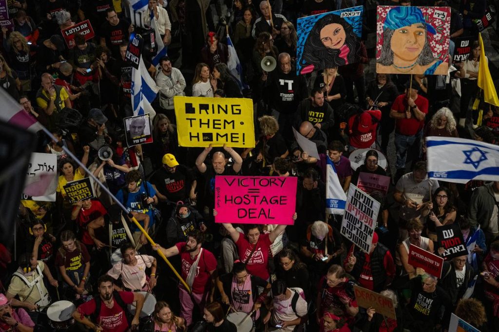 الموقعون الإسرائيليون من الالتماسات التي تتطلب عودة الأسرى في مقابل إنهاء الحرب على غزة القفز إلى 140،000