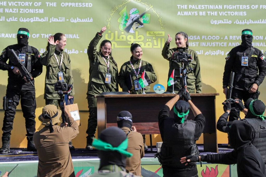 يحث الجنود الإسرائيلية السابقة إطلاق سراح أسير غزة