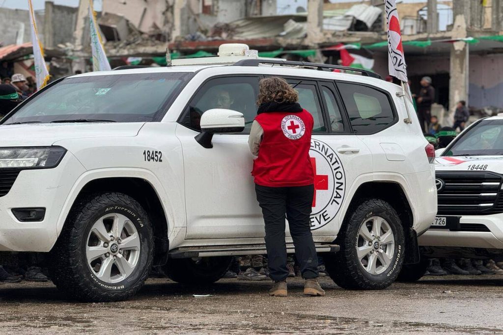 يدعو الصليب الأحمر/الهلال الأحمر إلى نهاية الهجمات على العمال الإنسانيين