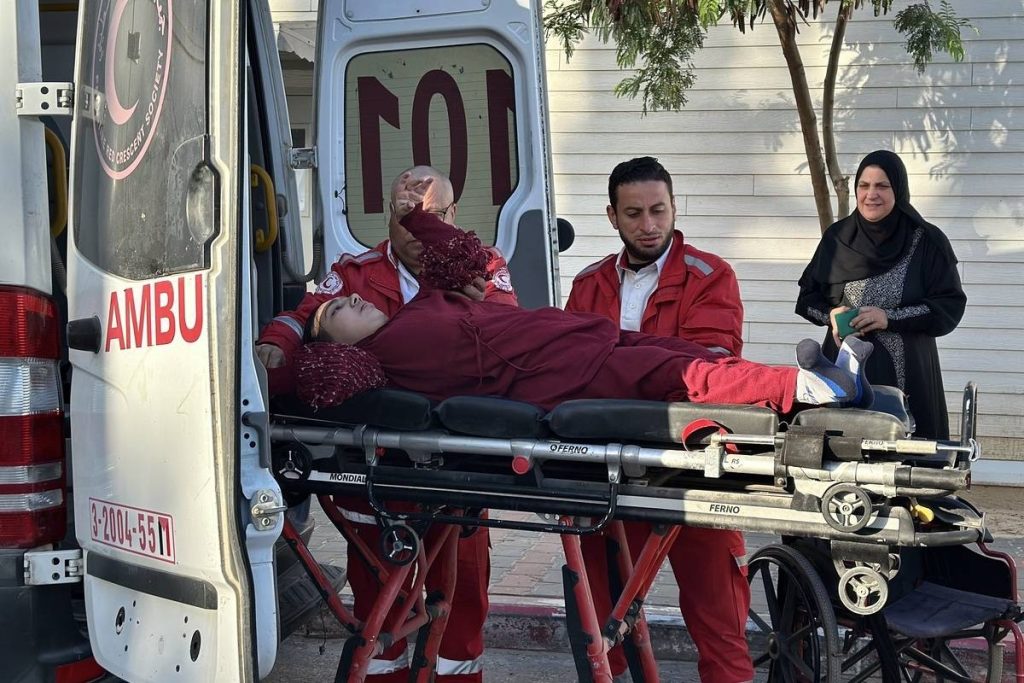 سنغافورة لنشر فريق لعلاج الفلسطينيين من غزة في مصر