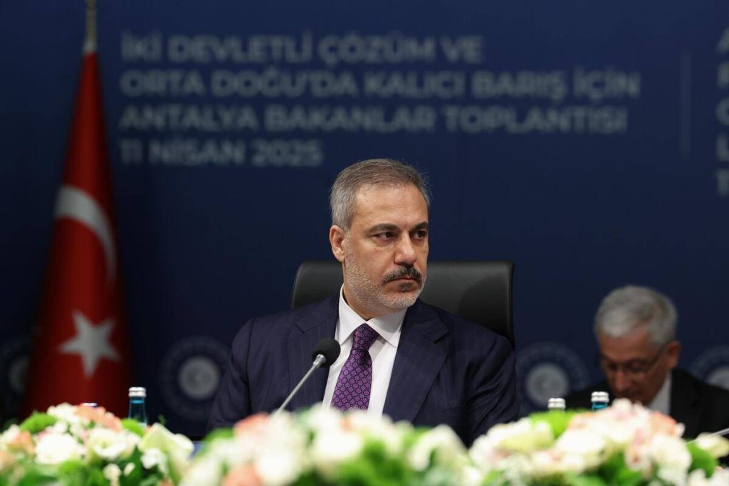 يلتقي FM التركي وفد حماس للمرة الثانية في أسبوع لمناقشة جهود وقف إطلاق النار في غزة