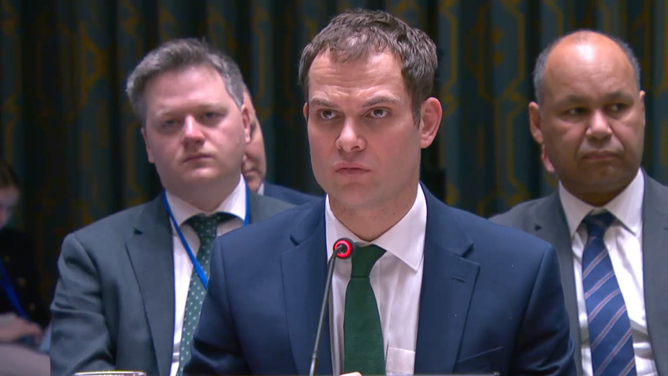 المسؤول الإسرائيلي يتهم وزير المملكة المتحدة “تشهير الدم” بسبب عمليات القتل العام