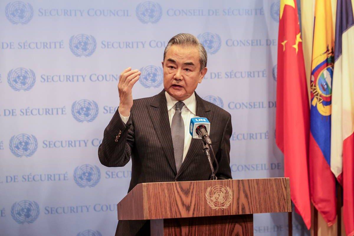 وزير الخارجية الصيني وانغ يي يقدم ملاحظات في مجلس الأمن الأمم المتحدة (UNSC) في مدينة نيويورك ، الولايات المتحدة الأمريكية في 29 نوفمبر 2023 (وكالة Selçuk Acar/Anadolu)