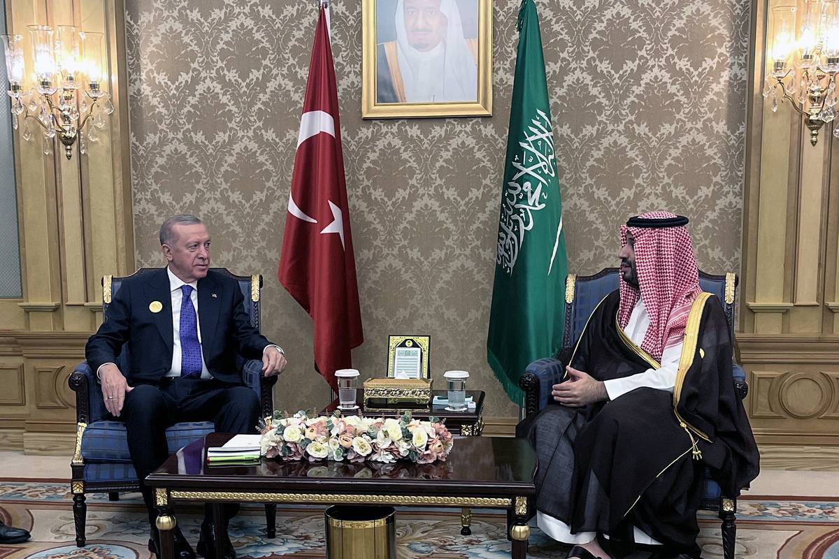 يلتقي الرئيس التركي رجب طيب أردوغان (L) مع ولي العهد السعودي الأمير محمد بن سلمان وهو يحضر القمة المشتركة غير العادية لتنظيم التعاون الإسلامي ودوري الدوري العربي في رياده ، المملكة العربية السعودية في 11 نوفمبر 2024. (الرئة التركية - وكالة Anadolu)