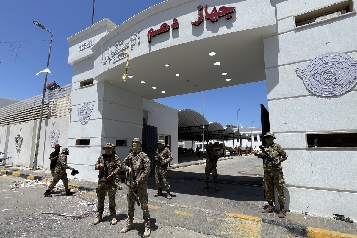 تتخذ قوات وزارة الدفاع الليبية تدابير أمنية بعد الصدام بين قوات الأمن الليبية ومجموعة الميليشيا التي تسمى