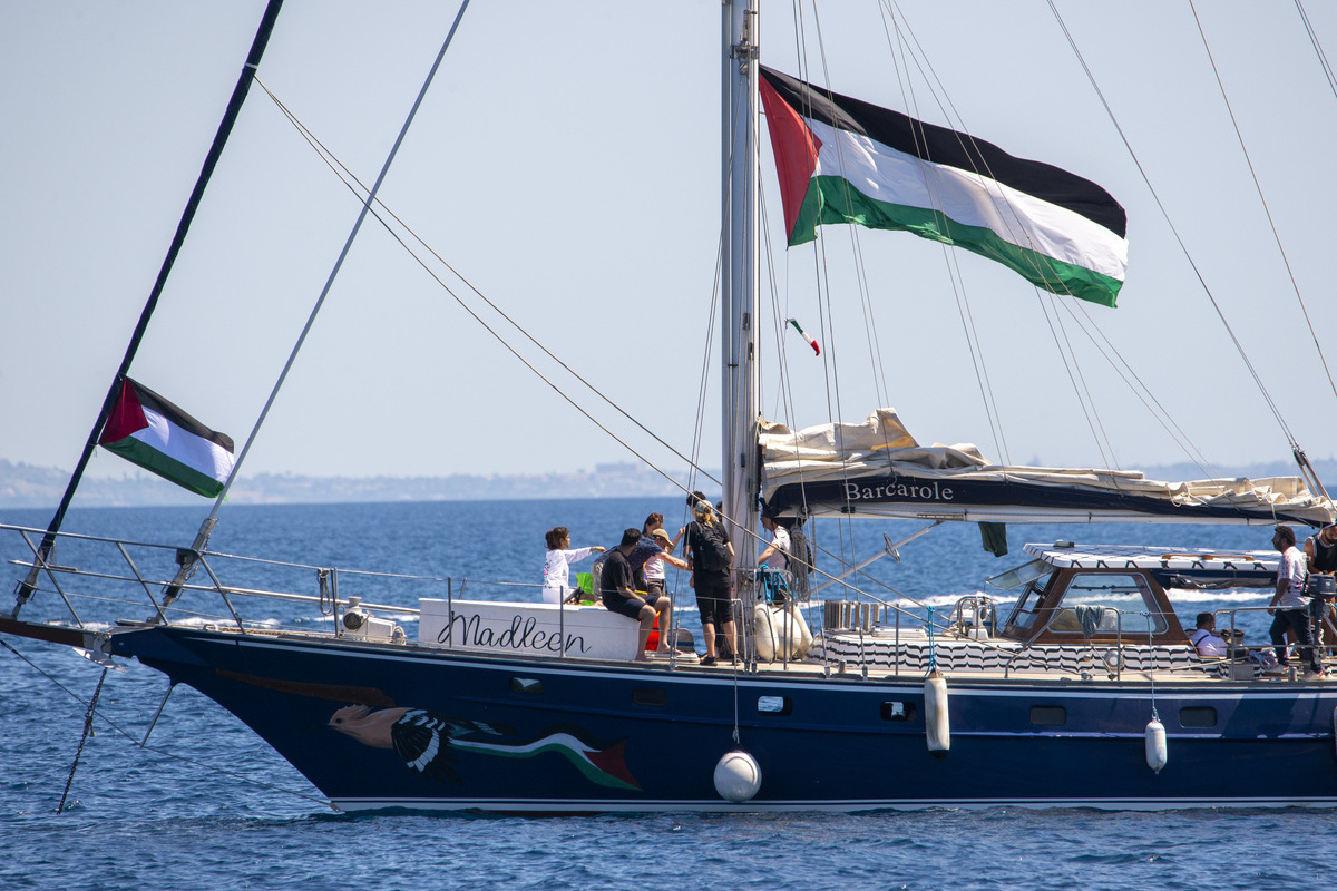 منظمة الحرية الحرية في المنظمة الإنسانية في كاتانيا حيث ستغادر السفينة مادلين في مهمتها لكسر الحصار في غزة. سيتوقف مراكب Madleen A الشراعية في Catania بين 30 مايو و 1 يونيو القادم ، في ميناء San Giovanni Li Cuti ، ثم أبحر بهدف الوصول إلى الساحل الفلسطيني. ينتظر غريتا ثونبرغ أيضًا في كاتانيا بسبب رحيل سفينة الحرية العنيلا لإدانة الحصار الإسرائيلي وتوفير مساعدات طارئة للسكان المدنيين في كاتانيا ، إيطاليا في 01 يونيو 2025.
