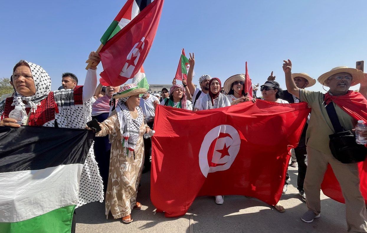تصل قافلة مقاومة Maghreb بما في ذلك مئات الناشطين من الجزائر وتونس وموريتانيا ، إلى كسر الحصار في غزة ، محطتها الأولى في ليبيا في مدينة زاويا في 10 يونيو 2025 (Hazem Turkia - Anadolu Agency)