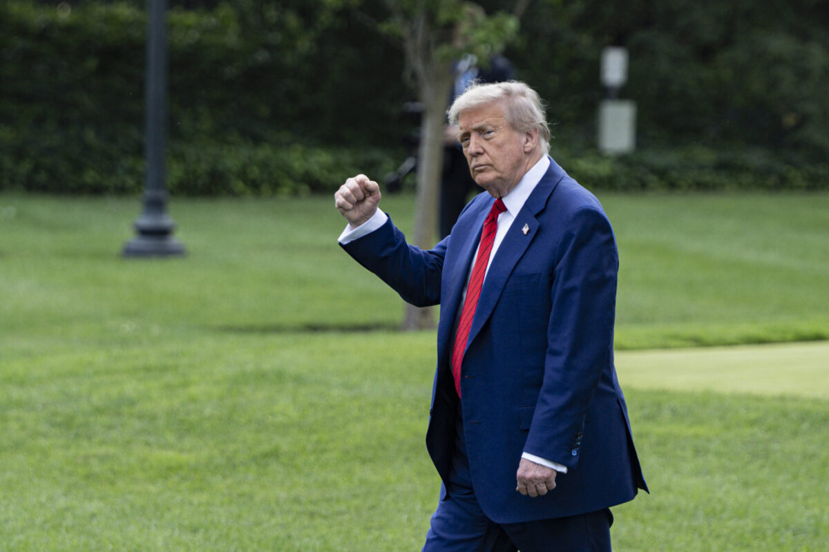 رئيس الولايات المتحدة دونالد ترامب يغادر من البيت الأبيض إلى بيدمنستر ، نيو جيرسي ، في واشنطن العاصمة ، الولايات المتحدة ، في 20 يونيو 2025.