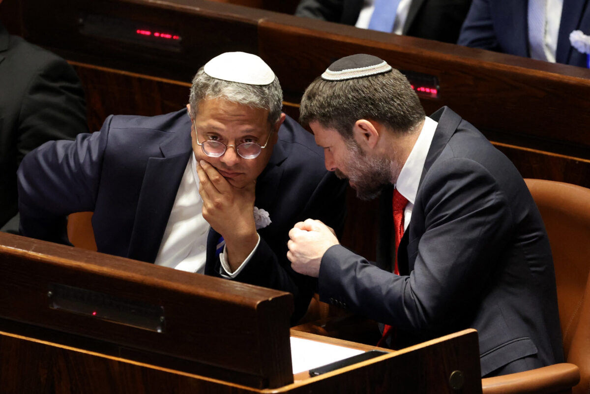 عضو الكنيست اليميني الإسرائيلي Itamar Ben Gvir (L) و Bezalel Smotrich (R) في The Knesset (البرلمان الإسرائيلي) في القدس ، في 15 نوفمبر 2022 (أبير سلطان/بركة/أفينيو عبر غتيال)