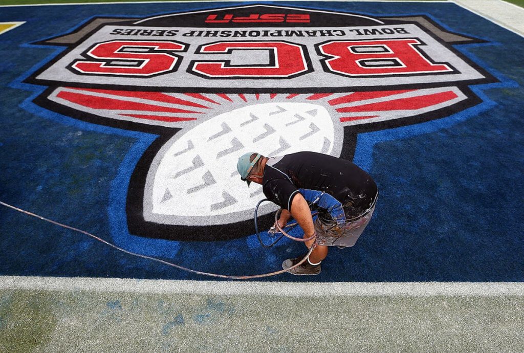 دع لجنة CFP أخيرًا تستخدم الإحصائيات المتقدمة ، بالإضافة إلى عرض التحويل البالغ 8 ملايين دولار