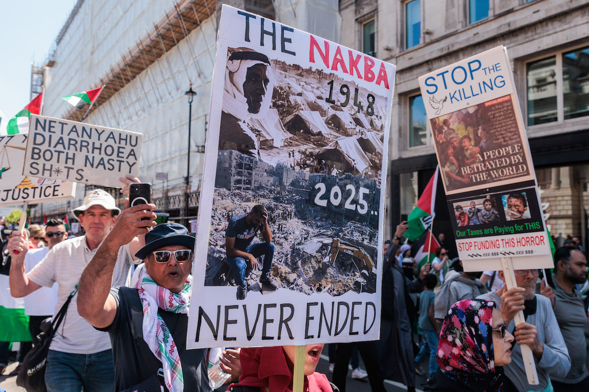 يحضر مئات الآلاف من المتظاهرين المؤيدين للفلسطينيين مظاهرة للاحتفال بالذكرى السابعة والسبعين لنكبا في 17 مايو 2025 في لندن ، المملكة المتحدة. (مارك كيريسون/في الصور عبر غيتي إيمايز)