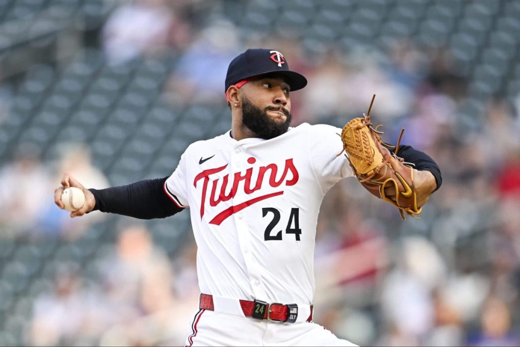 يبدو أن الدوران التوأم يبدو متذبذبًا فجأة بعد أن تعرض Simeon Woods Richardson خسارة إلى رينجرز