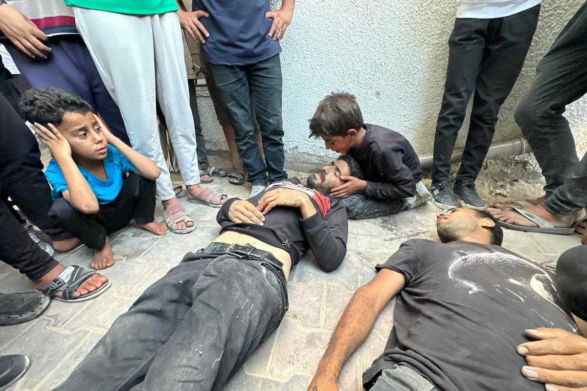الهجوم الإسرائيلي على الفلسطينيين في انتظار المساعدات الإنسانية في غزة ، في 17 يونيو 2025 (Mohammed Asad/Middle East Monitor)