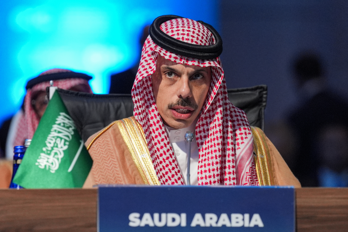 يحضر وزير الخارجية السعودي فيصل بن فرحان الاجتماع 51 لمجلس وزراء الخارجية في منظمة التعاون الإسلامي (OIC) ، الذي يعقد بموجب موضوع