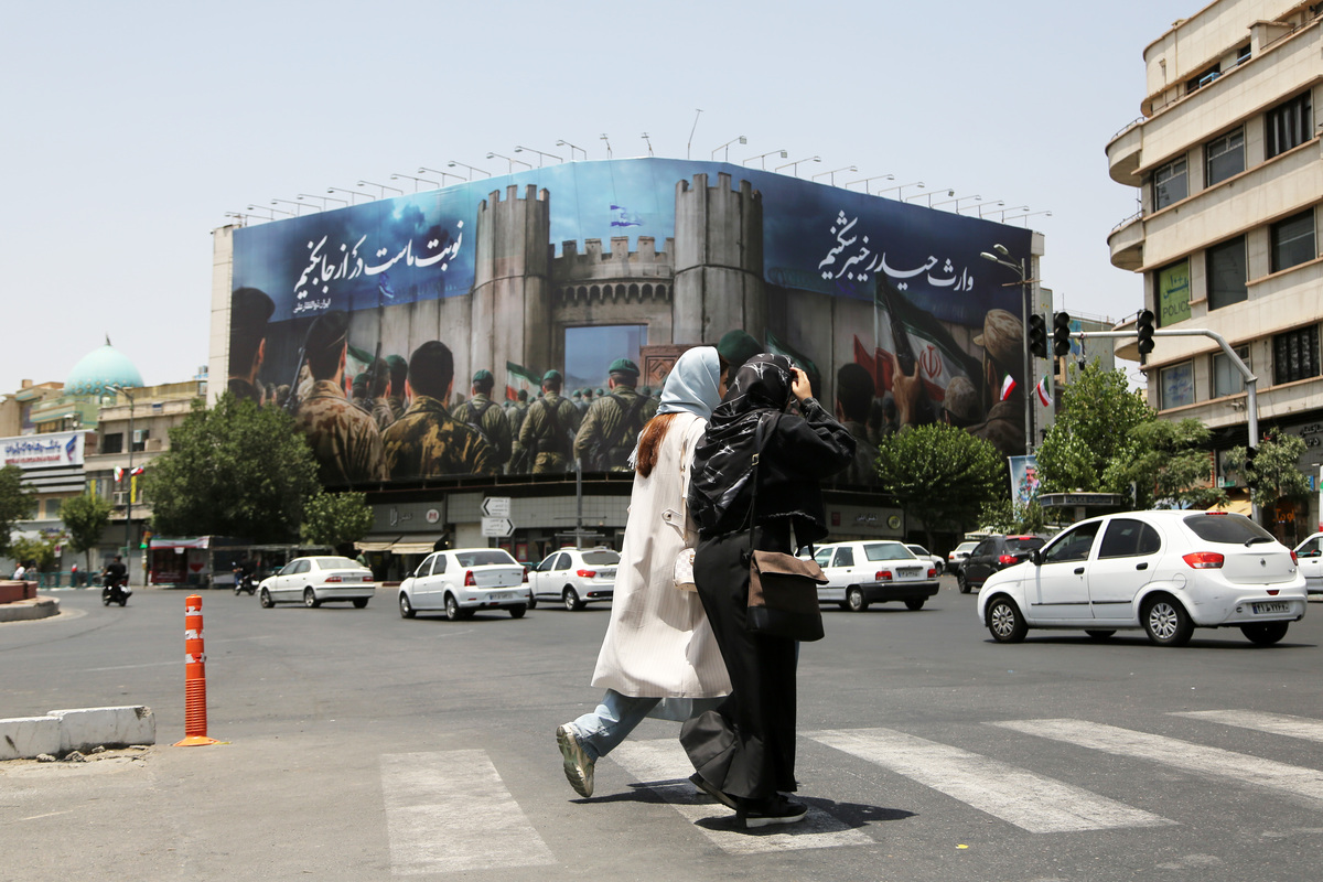 يواصل المواطنون حياتهم اليومية بعد وقف إطلاق النار بين إسرائيل وإيران في العاصمة طهران ، إيران في 24 يونيو 2025.