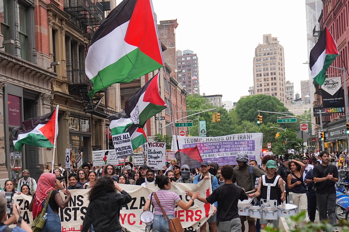 تجمع المتظاهرون المؤيدون للفلسطين في شوارع يونيون ميدان وشوارع مانهاتن في 26 يونيو 2025. (Selçuk Acar - Anadolu Agency)