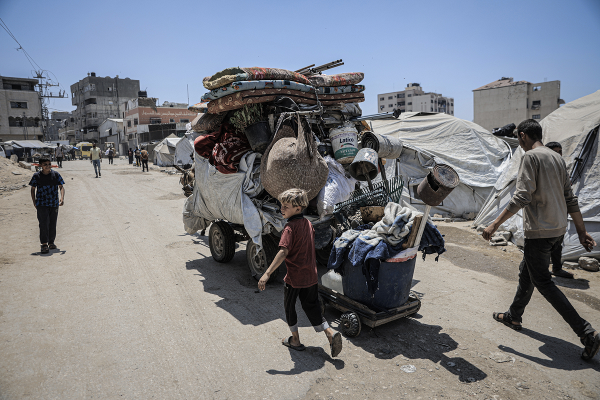 يبدأ سكان شرق غزة في إجلاء أحيائهم بعد تلقي تحذيرات على نطاق واسع من الجيش الإسرائيلي في مدينة غزة ، غزة في 29 يونيو 2025.