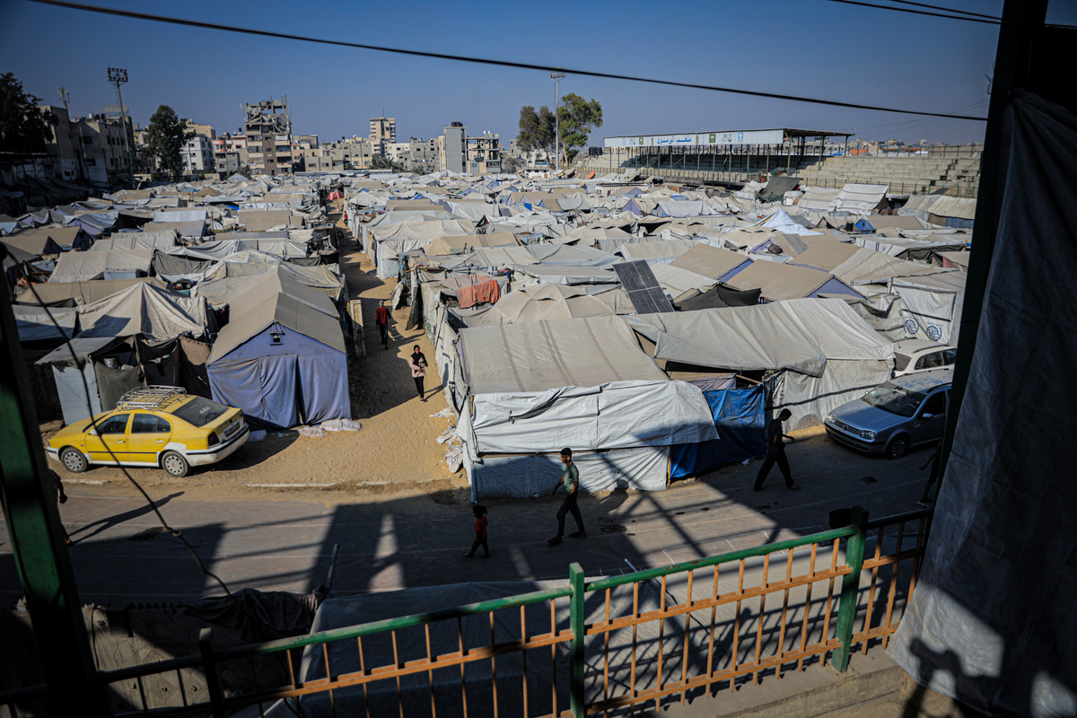 يكافح الأطفال الفلسطينيون الذين فقدوا منازلهم بسبب الهجمات الإسرائيلية من أجل البقاء في ظل ظروف قاسية في الخيام في معسكر يارموك في مدينة غزة ، غزة في 21 يوليو 2025.