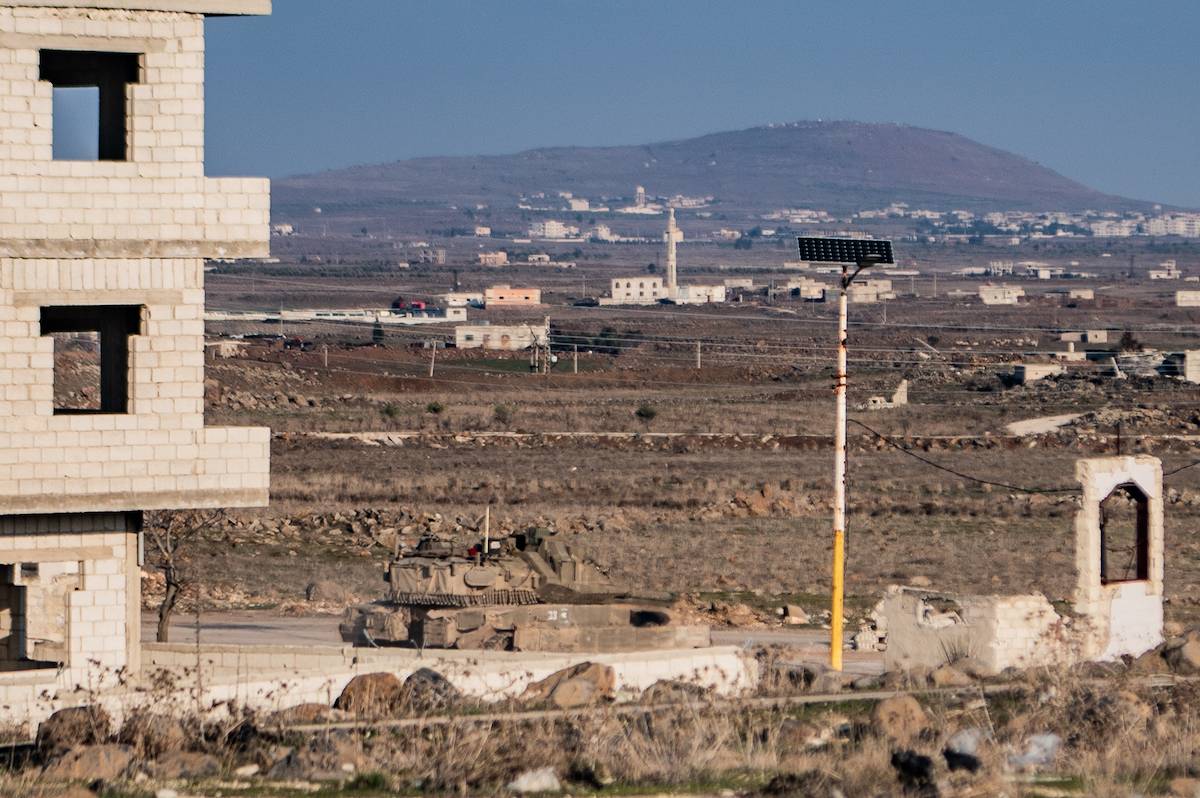 منظر لدبابات الجيش الإسرائيلي في منطقة حمديه في مقاطعة Quneitra ، الواقعة في مرتفعات الجولان ، سوريا في 6 يناير 2025 (Santiago Montag - ANADOLU)