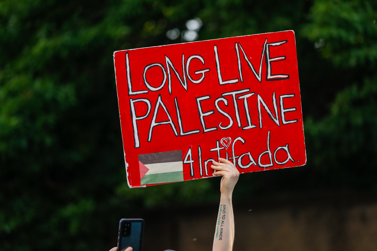 يتجمع المتظاهرون أمام وزارة الخارجية الأمريكية ويطالبون بوقف فوري في غزة ، وهو نهاية للعمليات العسكرية الإسرائيلية المدعومة من الولايات المتحدة ، والوصول إلى المساعدات الإنسانية غير المقيدة في 22 يوليو 2025 في واشنطن العاصمة. (Yasin Öztürk - ANADOLU Agency)