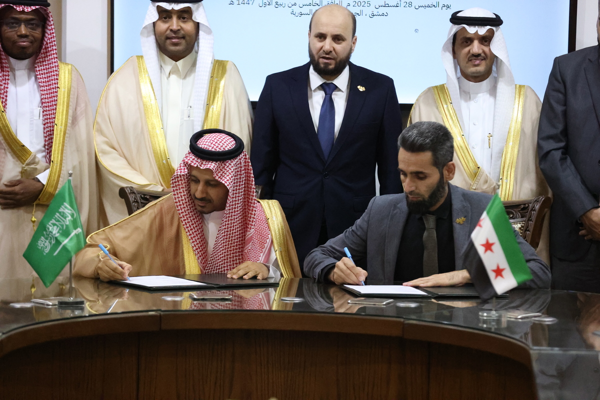 منظر لحفل التوقيع كوزارة سورية للطاقة والشركات السعودية ، توقيع اتفاقيات والعديد من المذكرات الفهم ، والتي تغطي حقول الكهرباء والنفط والغاز الطبيعي في دمشق ، سوريا في 28 أغسطس 2025.
