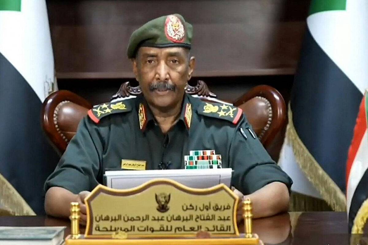 مقطع فيديو من لقطات من لقطات صدرت في صفحة الجيش السوداني على Facebook لرئيس الجيش السودان ، عبد الفاته الفاتان بورهان في 14 أغسطس 2023 (الجيش السوداني/AFP عبر Getty Images)
