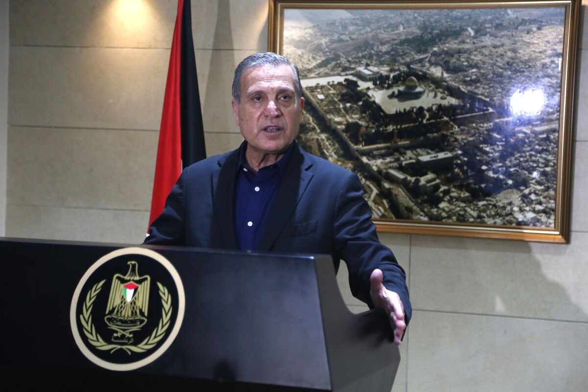 المتحدث باسم الرئاسة الفلسطينية ، نبيل أبو روديينه يتحدث خلال مؤتمر صحفي في رام الله ، الضفة الغربية في 05 ديسمبر 2017.