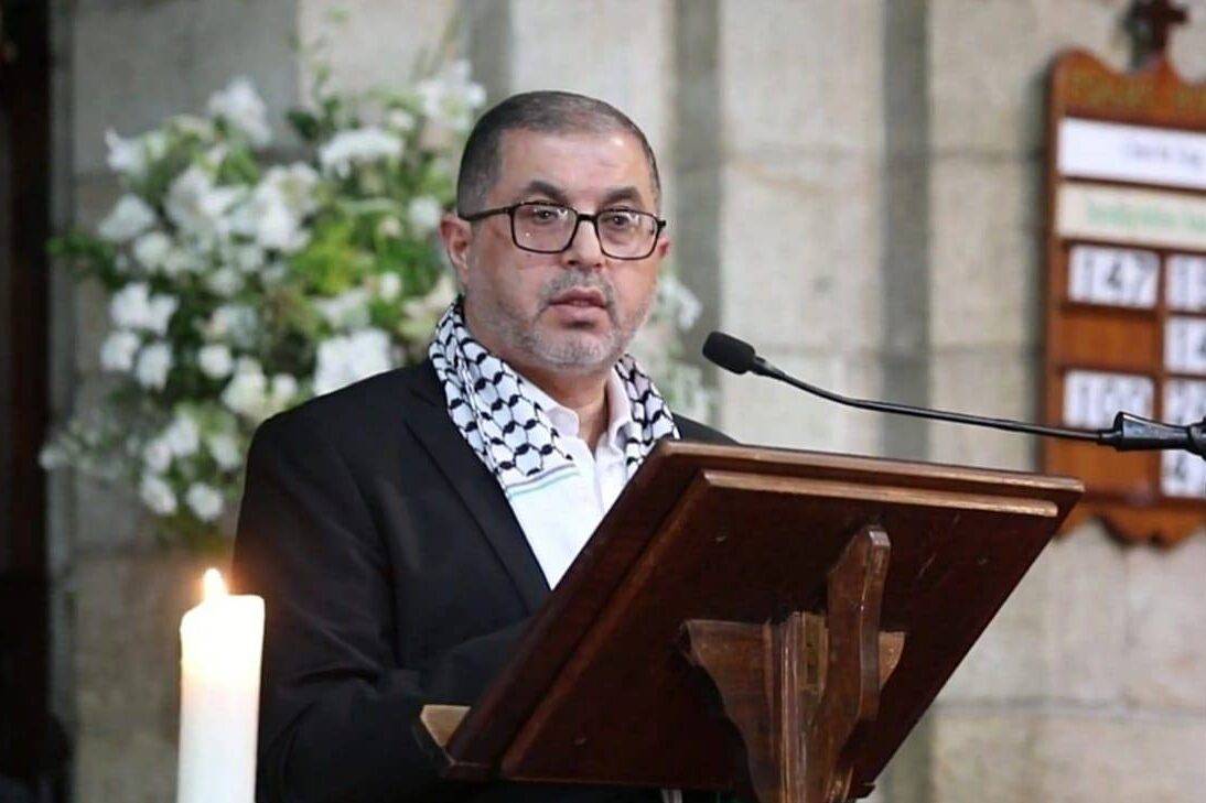 يميز وزير الصحة الفلسطيني السابق الدكتور باسيم نايم اليوم الدولي للتضامن مع شعب فلسطين في كاتدرائية سانت جورج في كيب تاون ، جنوب إفريقيا ، في 29 نوفمبر 2023 (وارده ويلكينسون)