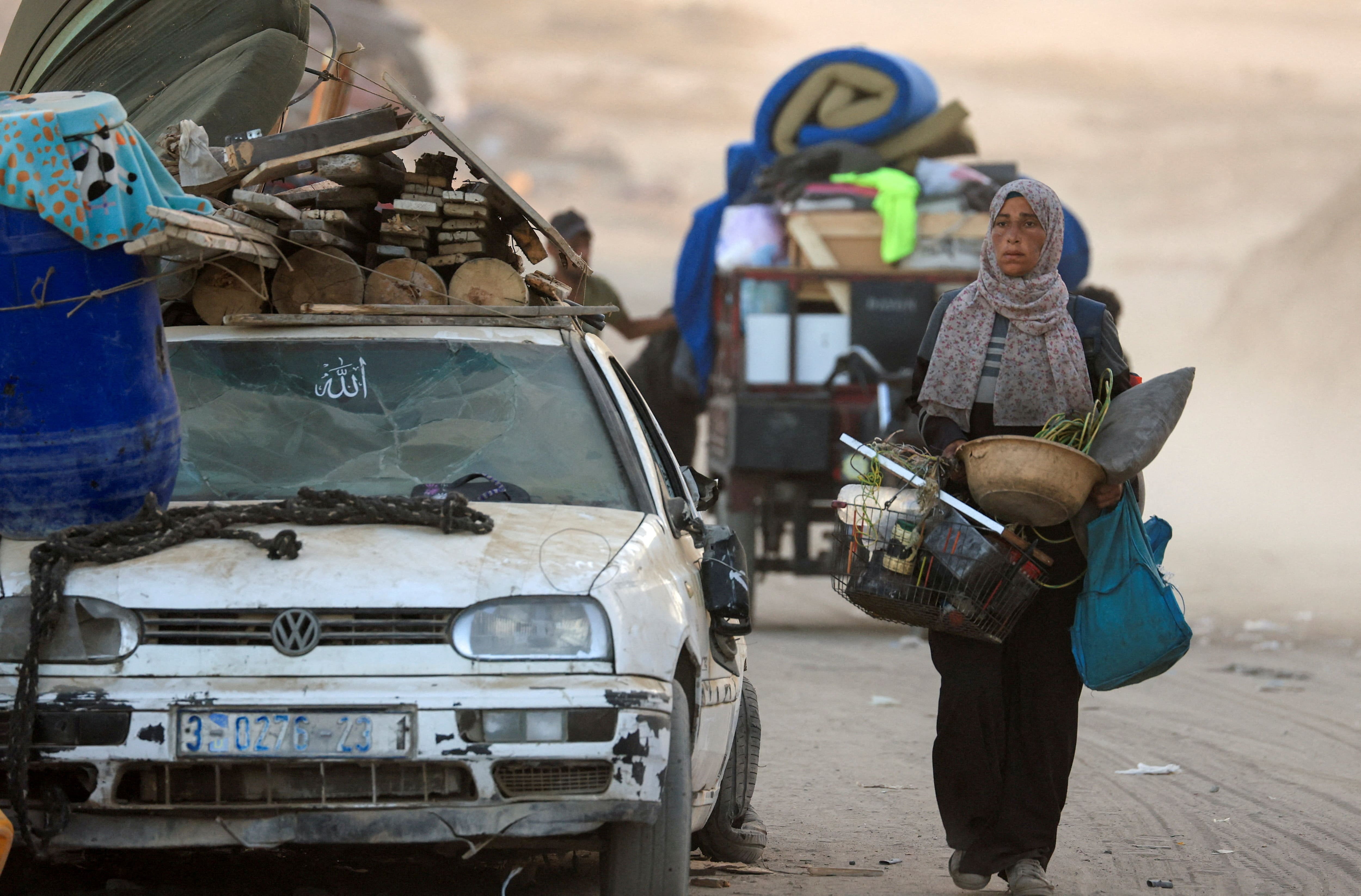 امرأة فلسطينية نازحة تهرب من شمال غزة ، 20 سبتمبر 2025 (رويترز/دوود أبو ألكاس)