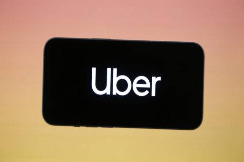 شعار Uber (̇smail Kaplan - ANADOLU Agency)