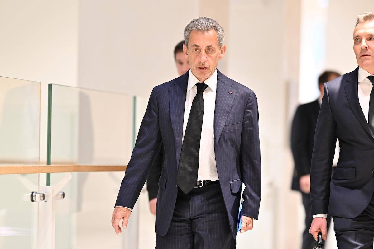 يغادر الرئيس الفرنسي السابق نيكولاس ساركوزي المحكمة بعد محاكمته بزعم أنه حصل على أموال غير قانونية من نظام الرئيس الليبي الراحل معمر القذافي لحملته الانتخابية الرئاسية في عام 2007 ، وفقًا لتقارير وسائل الإعلام ، في باريس فرنسا في 6 يناير 2025.