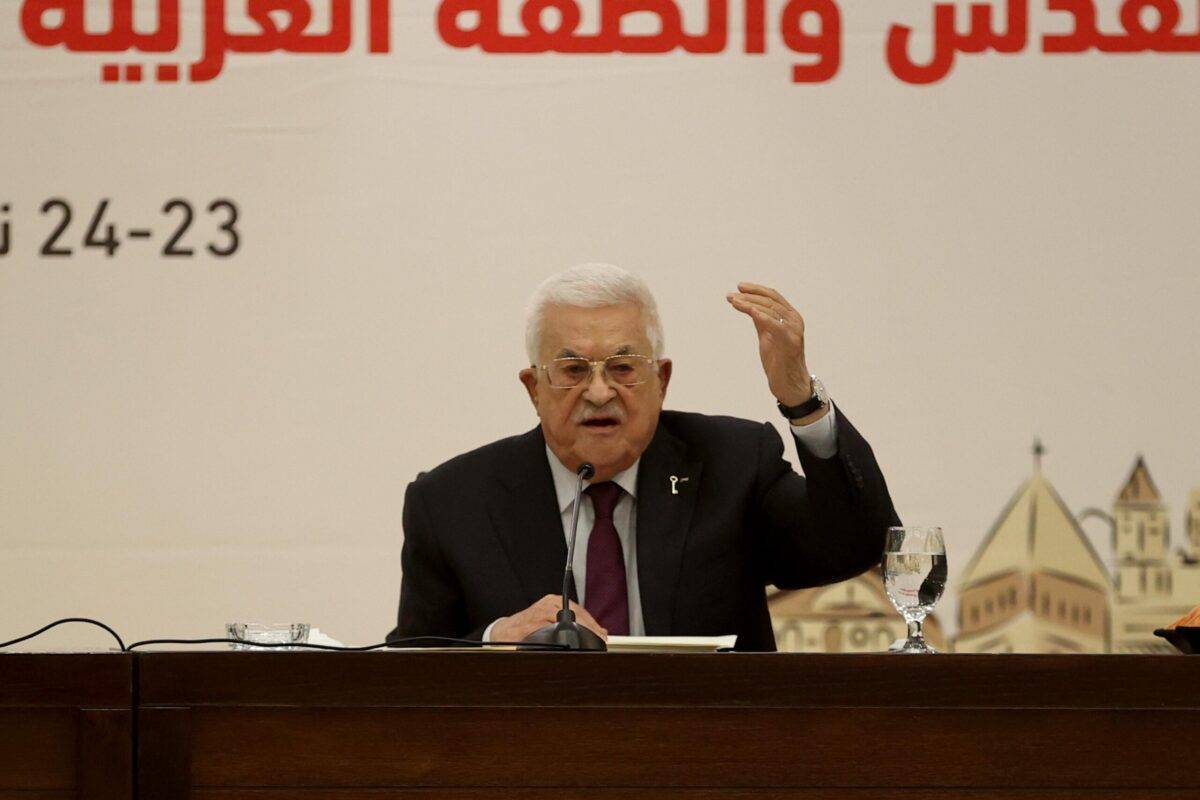 الرئيس الفلسطيني محمود عباس يحضر اجتماع المجلس المركزي لمنظمة التحرير الفلسطينية (PLO) في رام الله ، الضفة الغربية في 23 أبريل 2025 (وكالة Issam Rimawi/Anadolu)