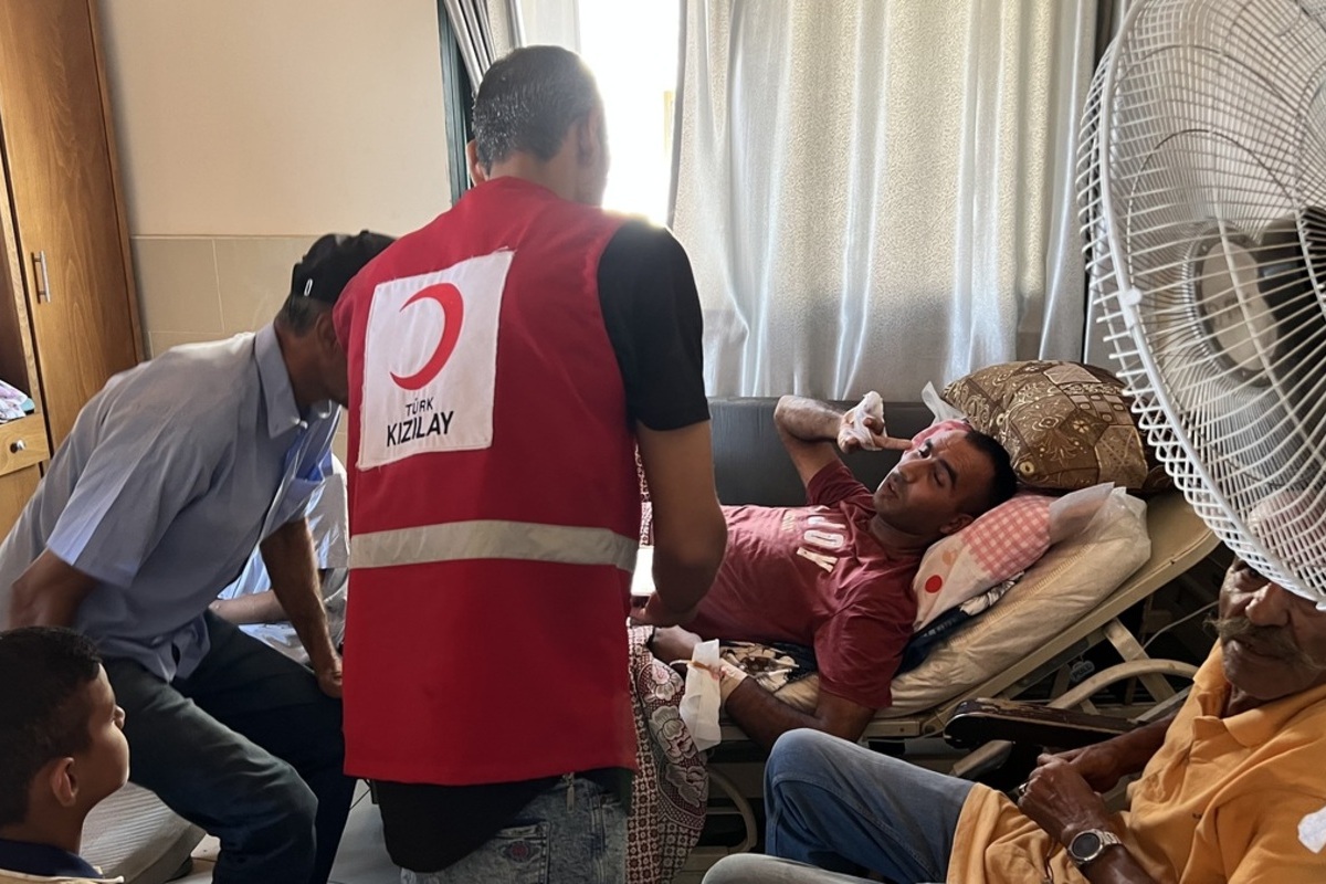 يوفر الهلال الأحمر التركي وجبات ساخنة يوميًا إلى مستشفى آل دس في مدينة غزة ، غزة في 18 أغسطس 2025 (وكالة الهلال الأحمر التركي)