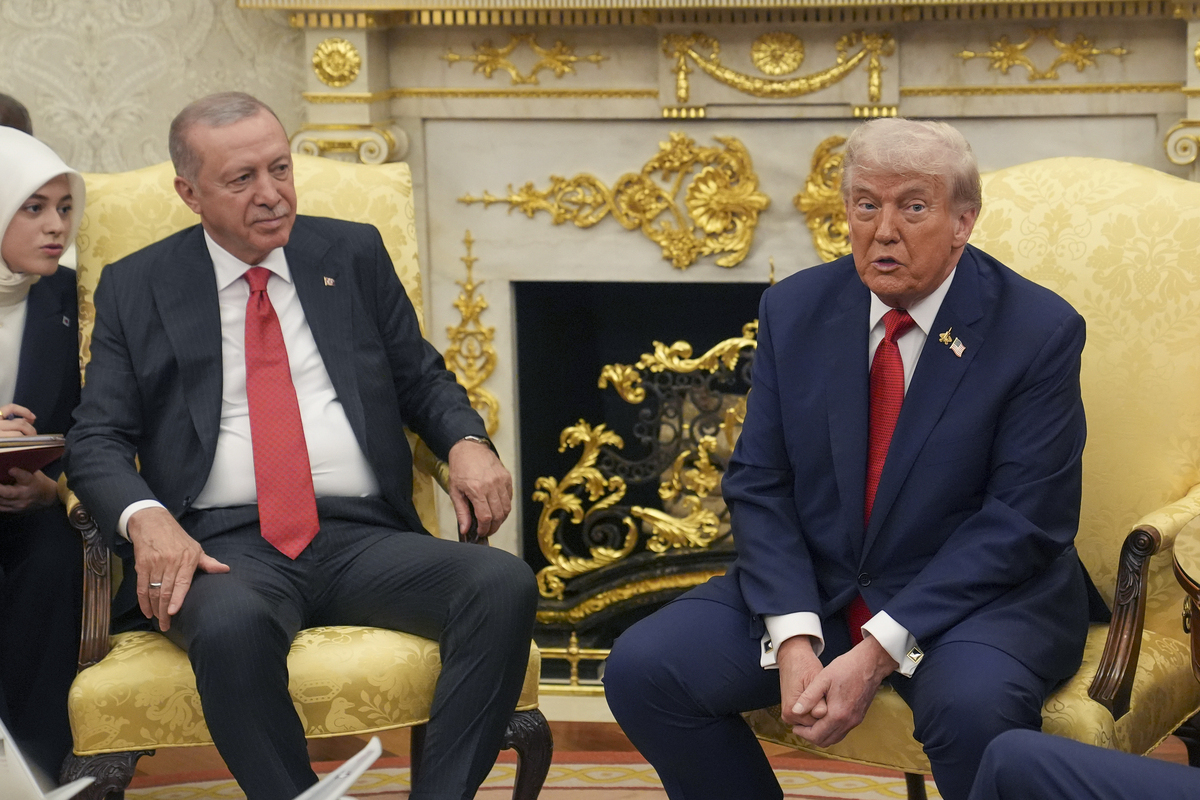 الرئيس التركي رجب طيب أردوغان (L) والرئيس الأمريكي دونالد ترامب (ص) الإجابة على أسئلة من الصحافة في المكتب البيضاوي للبيت الأبيض في واشنطن العاصمة ، الولايات المتحدة في 25 سبتمبر 2025 (محمد سليم كوركوتاتا - وكالة أنادوولو)