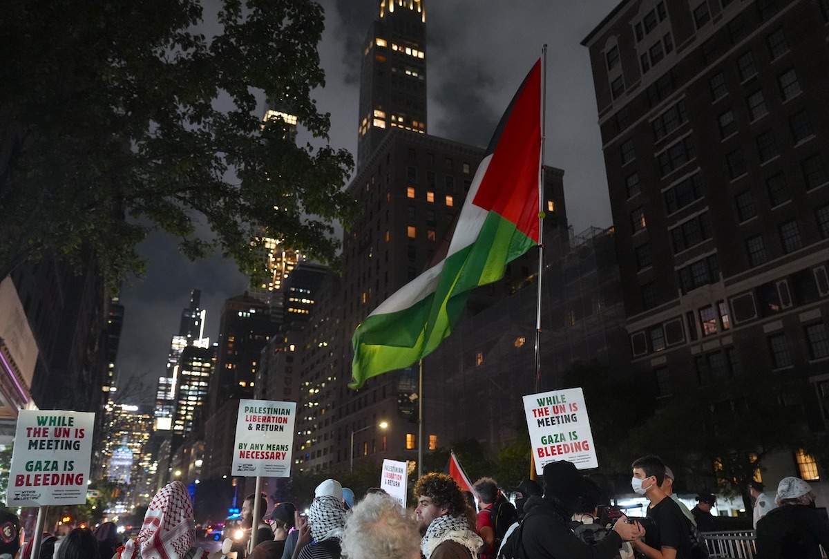 يهتف المؤيدون للفلسطينيين ضد وصول رئيس الوزراء الإسرائيلي ، بنيامين نتنياهو ، الذي من المقرر أن يخاطب الجمعية العامة للأمم المتحدة وسط عزلة دولية متزايدة لبلاده في 25 سبتمبر 2025 ، في مدينة نيويورك ، الولايات المتحدة الأمريكية (Selçuk Acar - ANADOLU Agency)