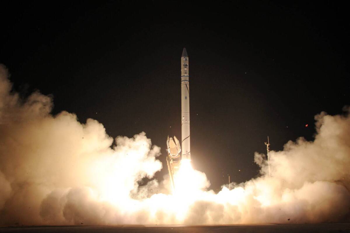 في هذه الصورة النشرة التي تقدمها إسرائيل Aerospace Industries ، The Ofek 9 Satellite حيث تم إطلاقها في يونيو 23 ، 2010 من قاعدة Palmachim ، إسرائيل. (الصورة من قبل إسرائيل Aerospace Industries/Getty Images)