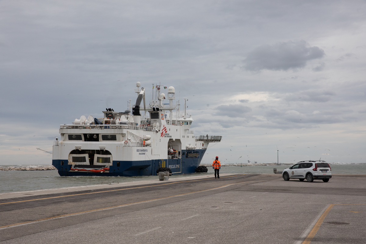 يصل Geo Barents إلى ميناء Ravenna في 22 نوفمبر 2023 في Ravenna ، إيطاليا. (تصوير Max Cavallari/Getty Images)