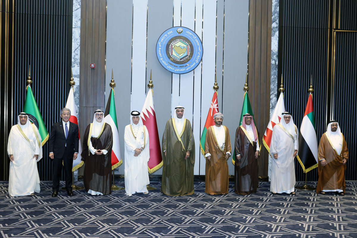 التقاط صورة جماعية بعد مجلس التعاون الخليجي (GCC) وزراء الخارجية مع وزير الخارجية الياباني في مدينة الكويت في 1 سبتمبر 2025.