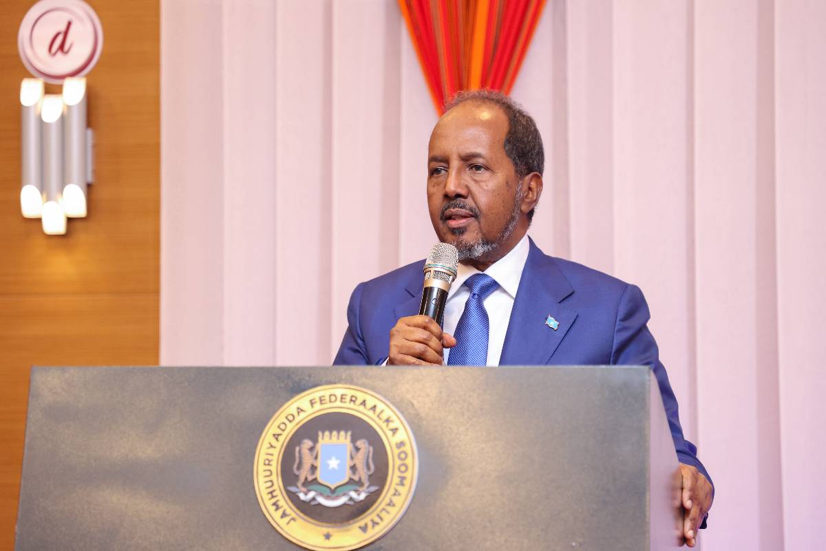 رئيس الصومال حسن الشيخ محمود يلقي خطابا في مقديشو ، الصومال في 11 أبريل 2023.