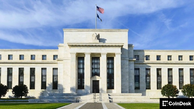 ارتفاع تدفقات العملات المستقرة قبل قرار سعر الفائدة الفيدرالي: كتاب العملات المشفرة اليومي في الأمريكتين