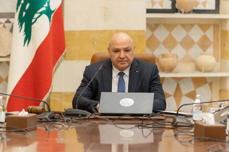 الرئيس اللبناني يأمر الجيش بالتصدي للغارات الإسرائيلية للمرة الأولى منذ وقف إطلاق النار